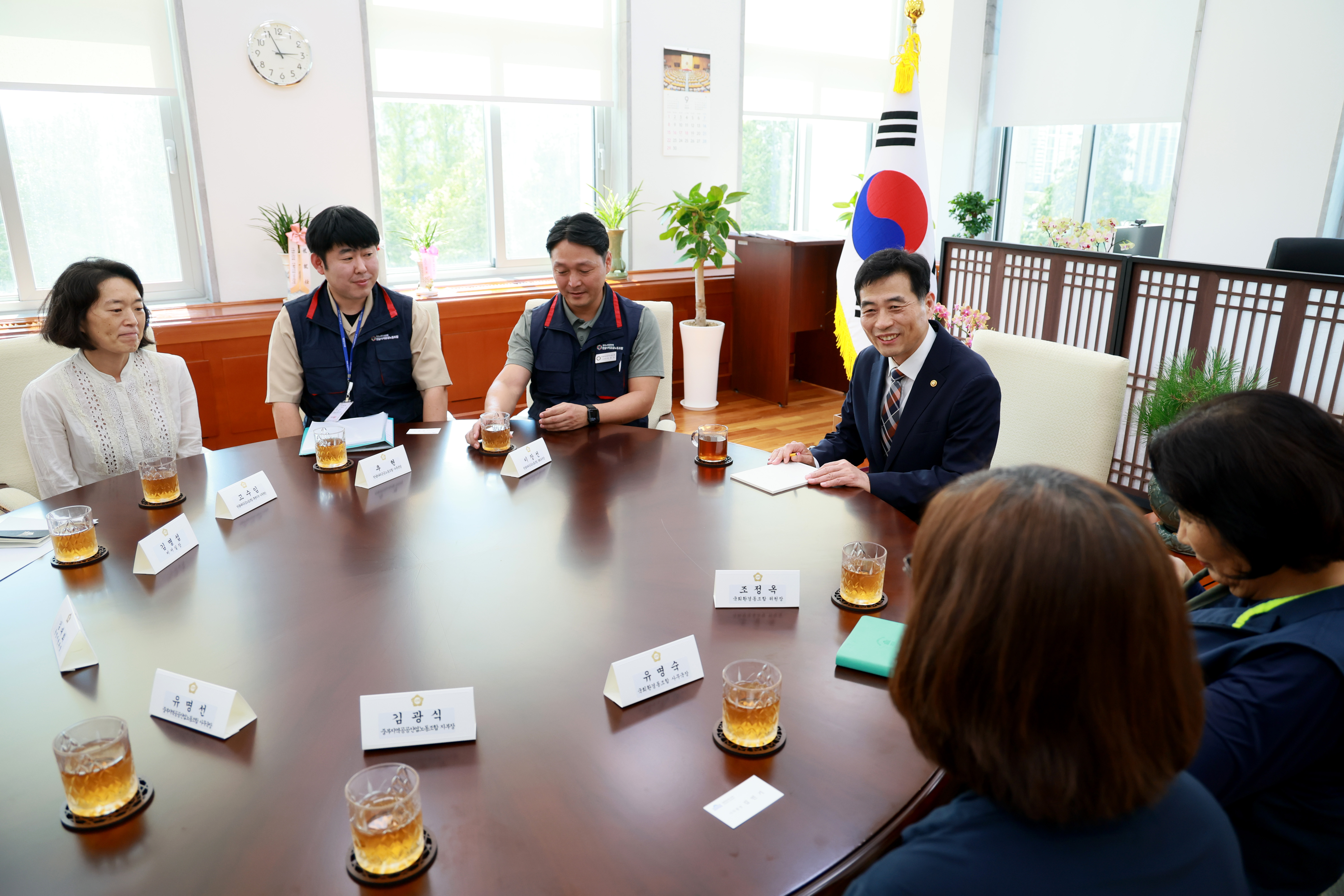 김민기 국회사무총장, 공무직노동조합 간담회 주재 관련사진 2 보기