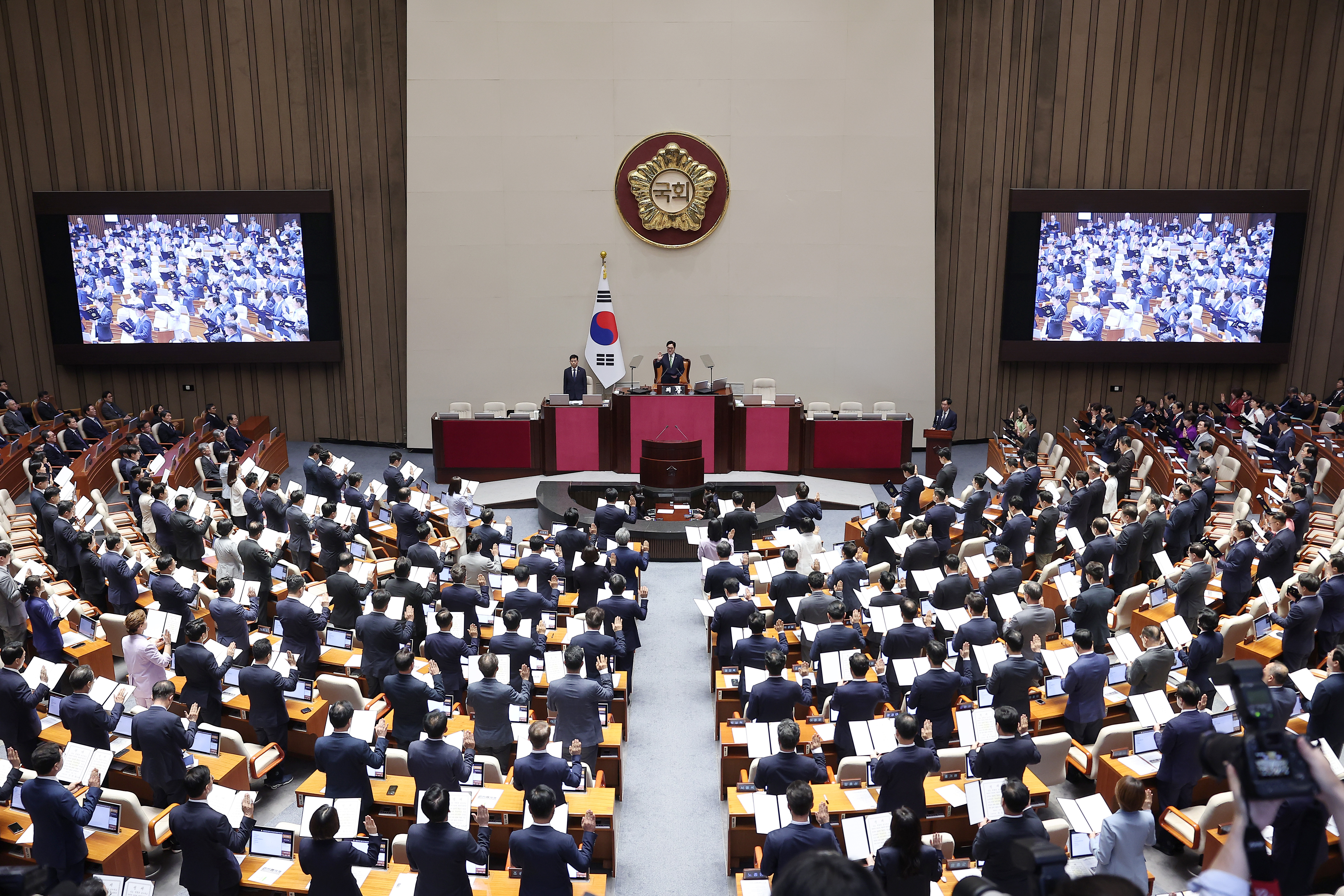 김민기 국회사무총장, 제22대 국회 개원식 겸 정기회 개회식 참석 관련사진 4 보기