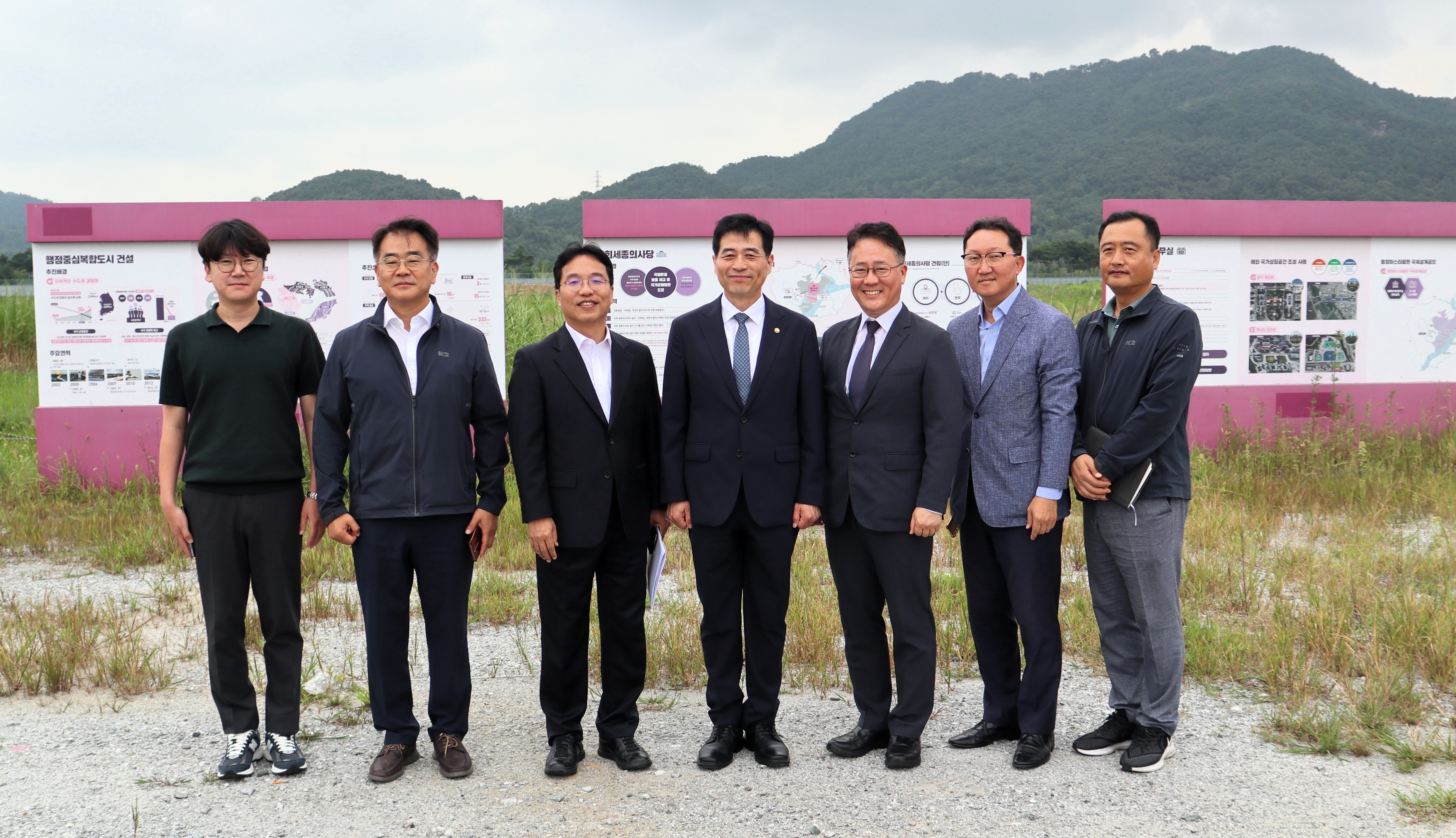 김민기 국회사무총장, 세종의사당 건립예정 부지 시찰 관련사진 1 보기