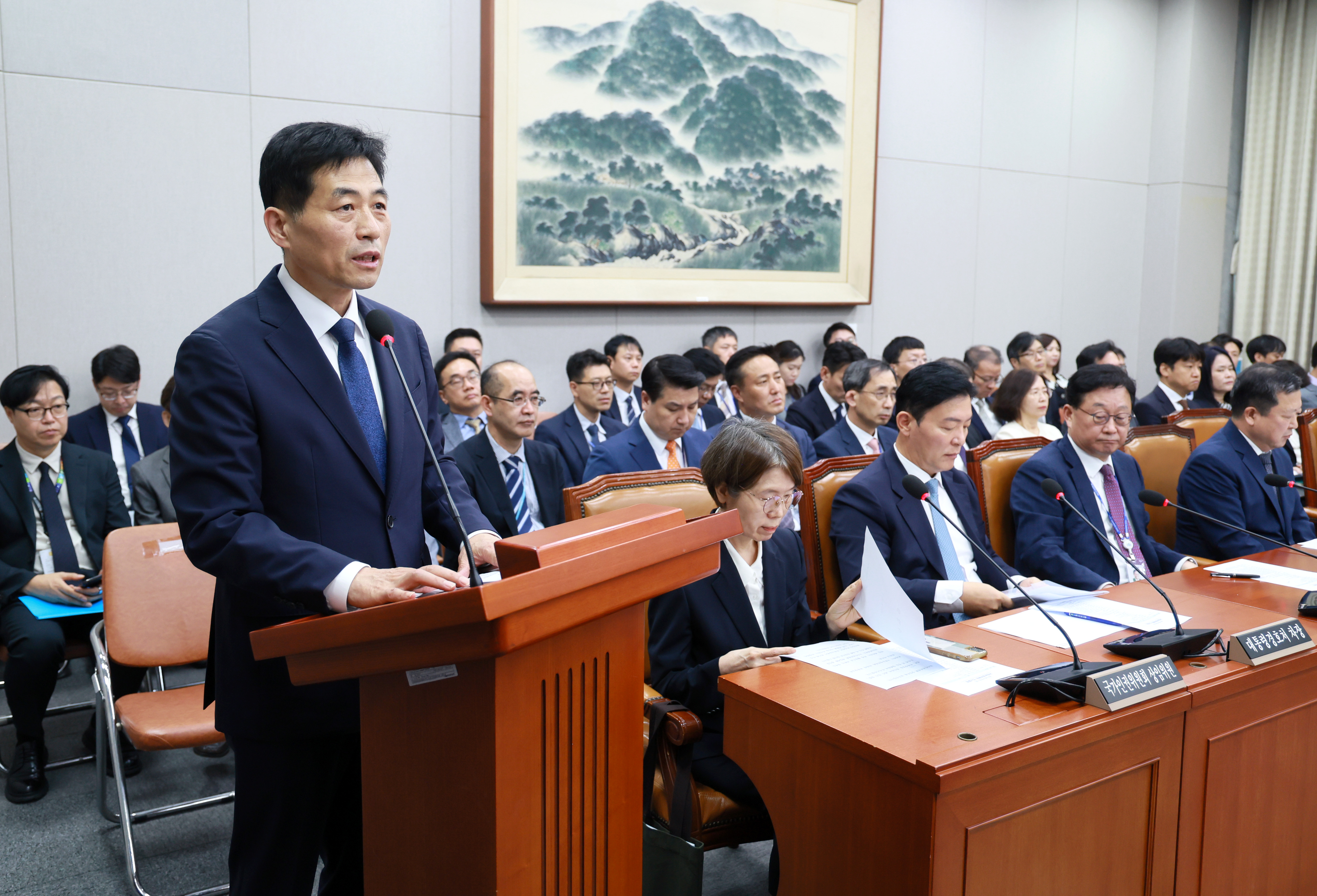 김민기 국회사무총장, 국회 운영위원회 전체회의 출석 관련사진 1 보기