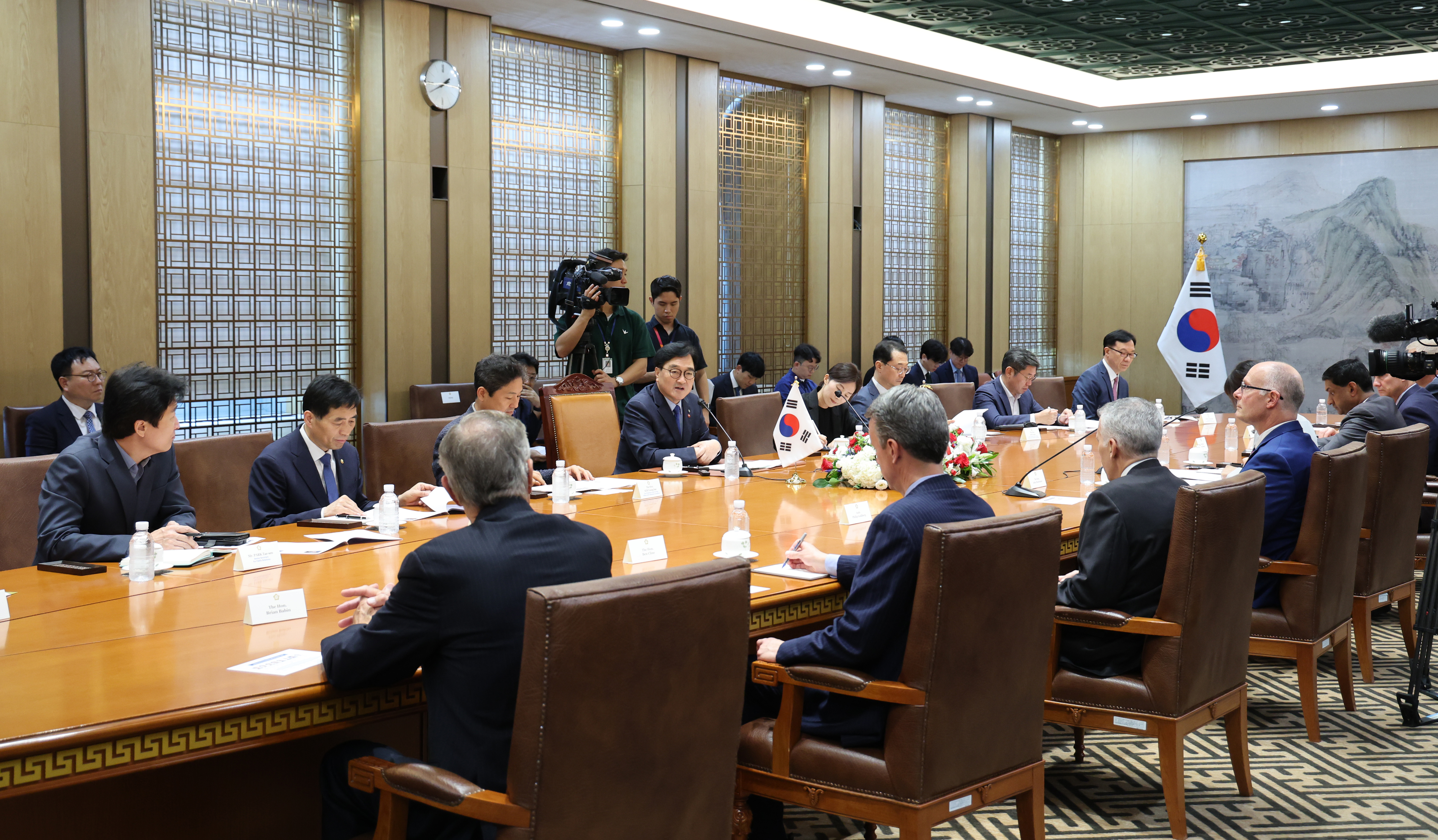 김민기 국회사무총장, 미국 하원의원 방한단 우원식 국회의장 예방 참석 관련사진 2 보기