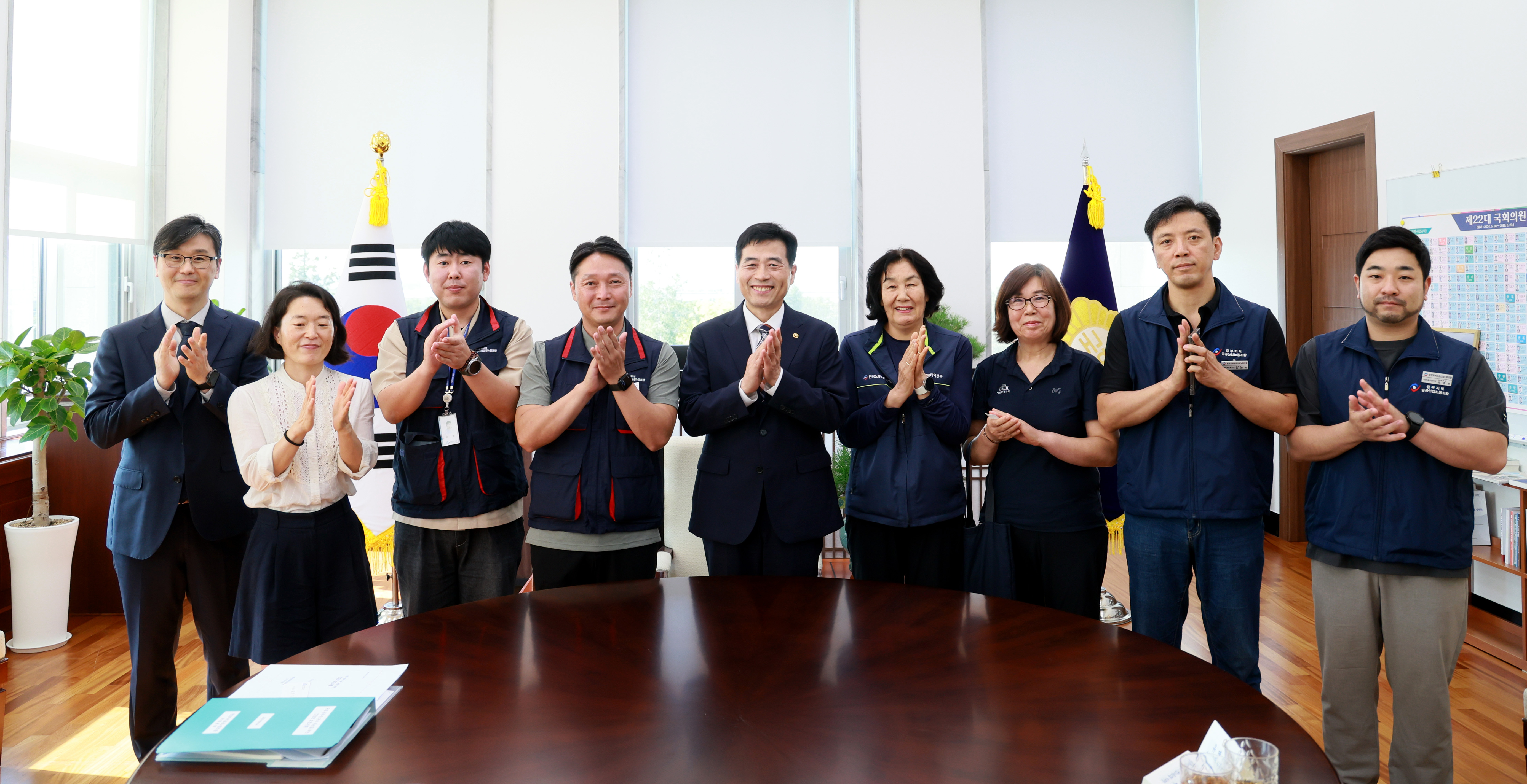 김민기 국회사무총장, 공무직노동조합 간담회 주재 관련사진 1 보기