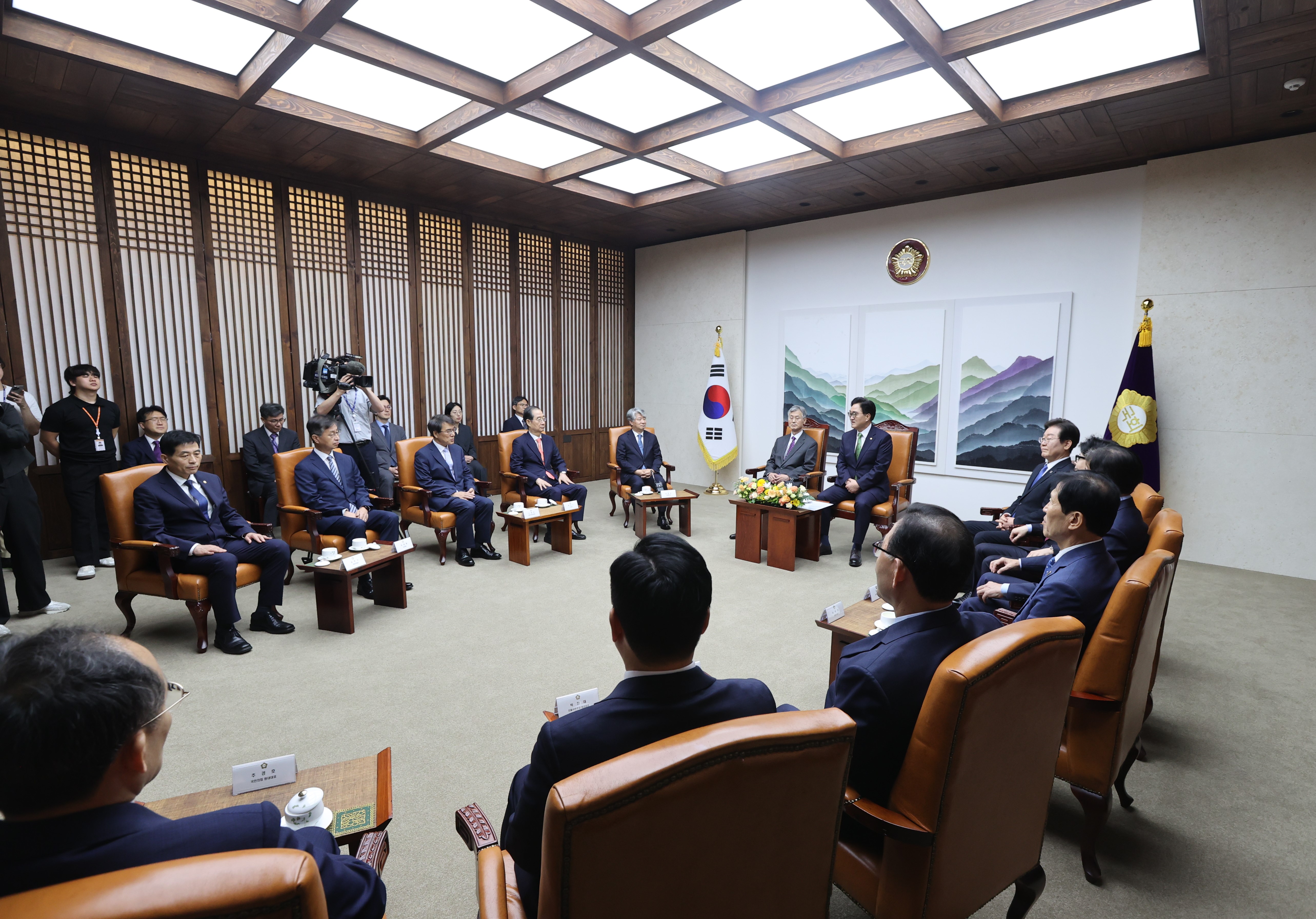 김민기 국회사무총장, 제22대 국회 개원식 겸 정기회 개회식 참석 관련사진 2 보기