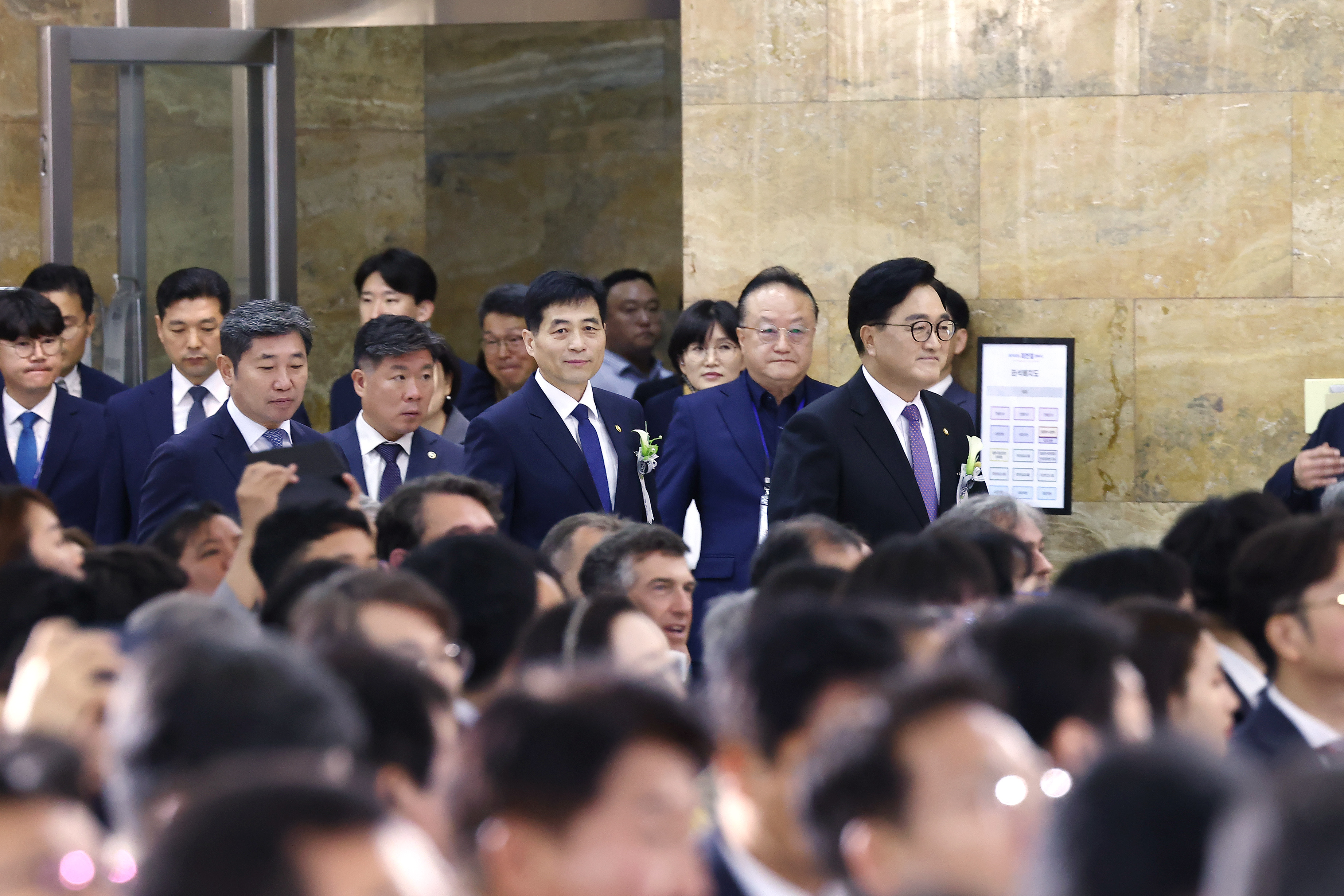 24.7.17. 제76주년 제헌절 경축식 관련사진 2 보기