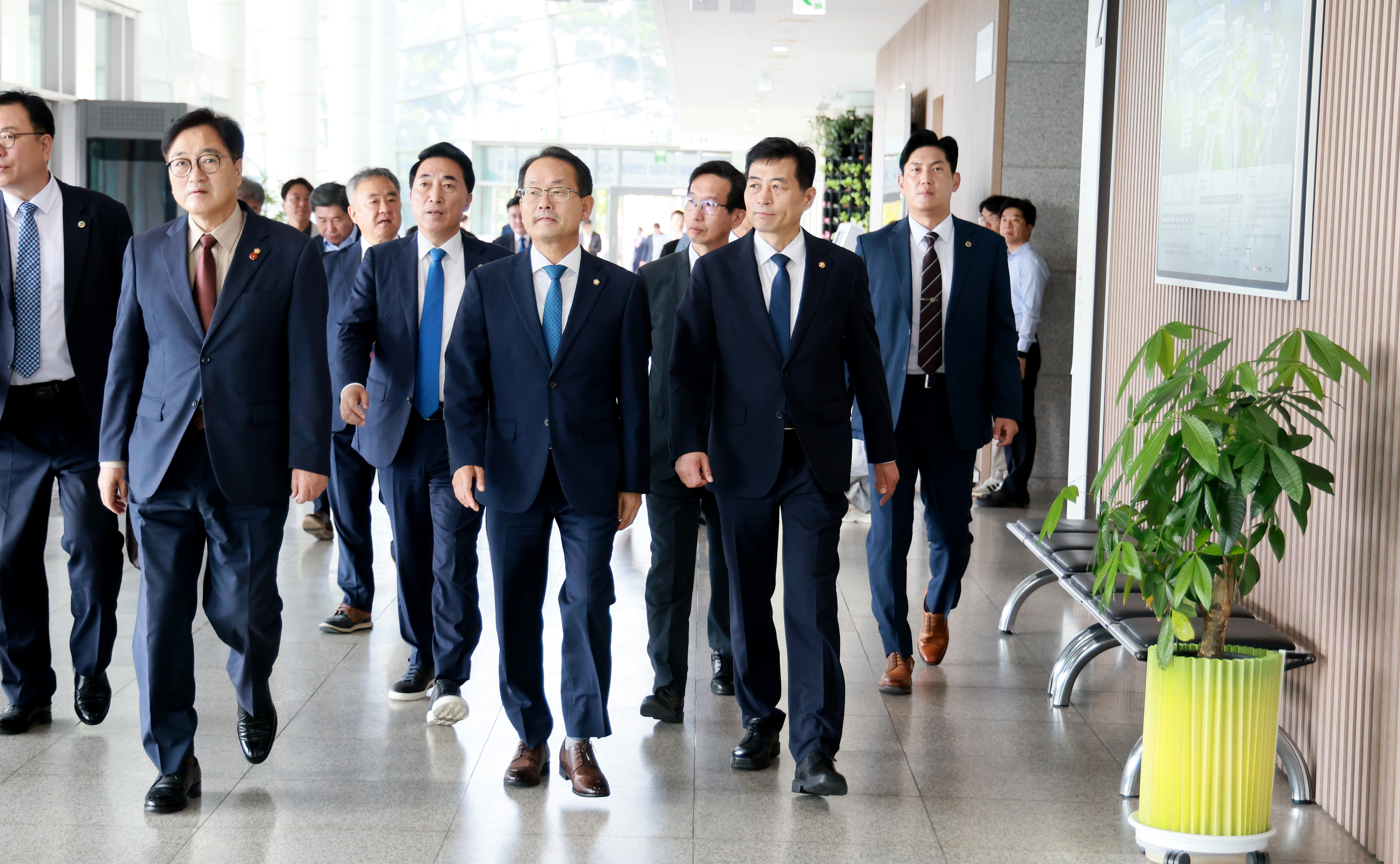 김민기 국회사무총장, 국회세종의사당 예정부지 시찰 및 간담회 참석 관련사진 3 보기